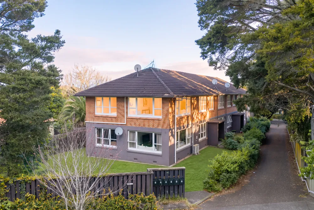 Photos of 2/44 Owens Road