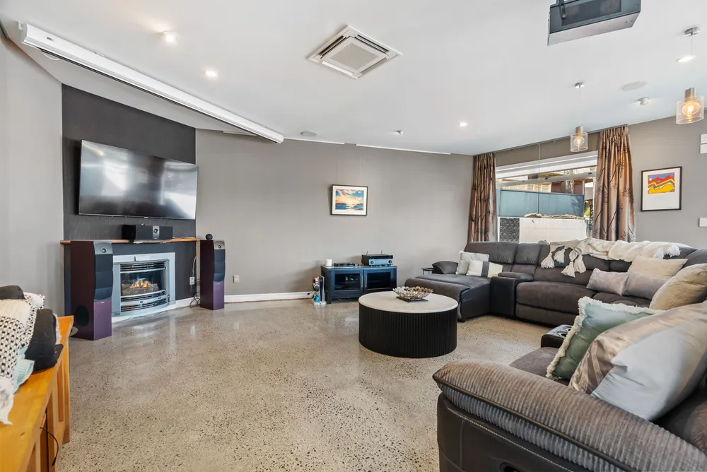 Photos of 14 Dundas Road