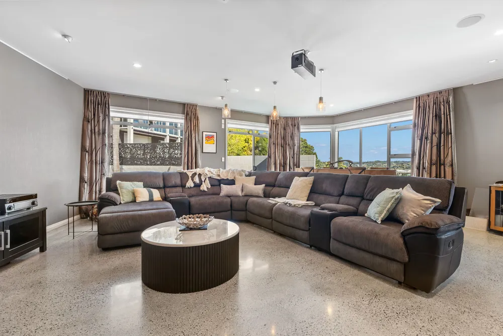 Photos of 14 Dundas Road