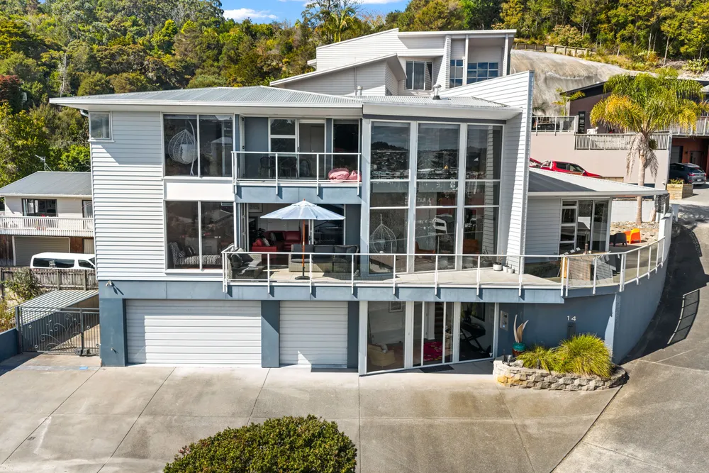 Photos of 14 Dundas Road