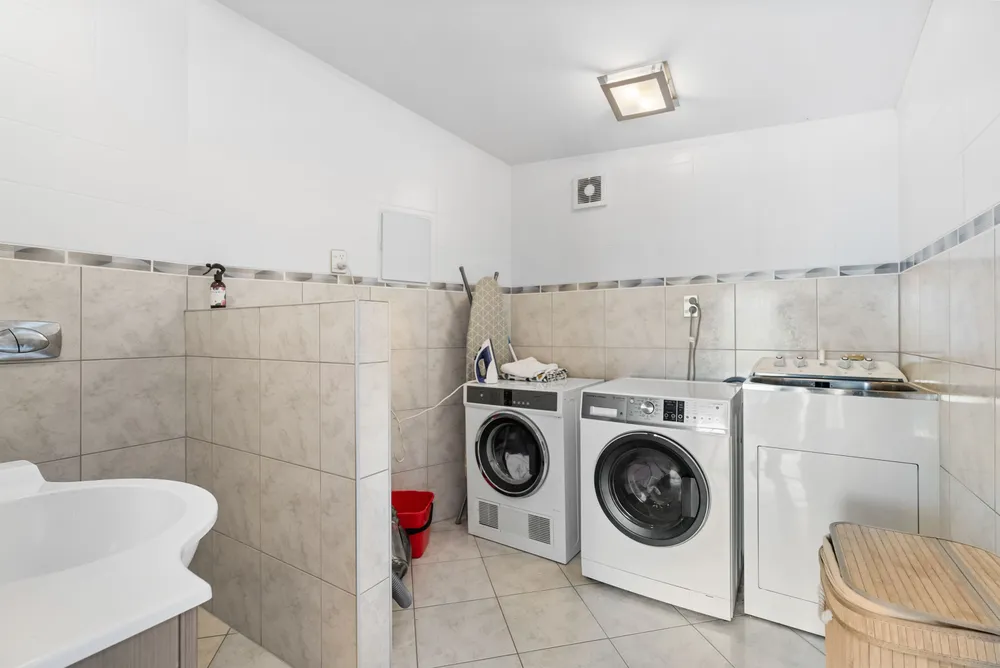 Photos of 14 Dundas Road