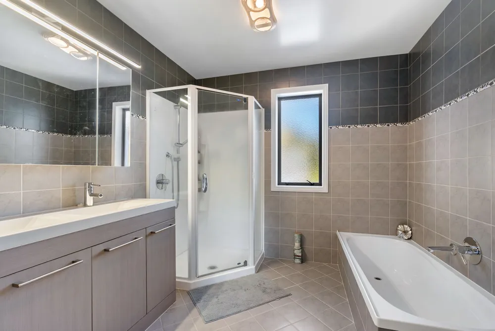 Photos of 14 Dundas Road