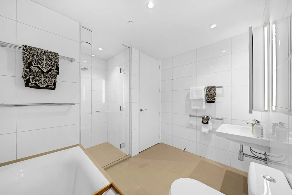 Photos of 302/223A Green Lane West