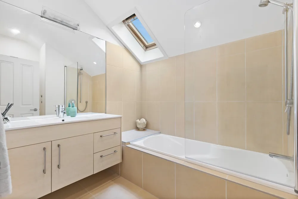 Photos of 290 Stoney Creek Road
