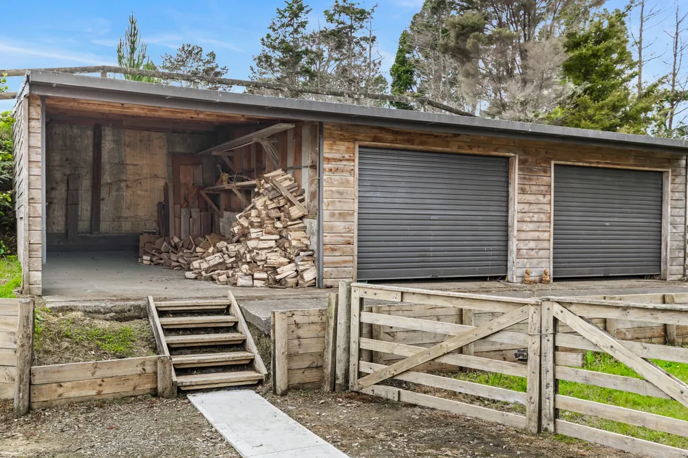 Photos of 290 Stoney Creek Road