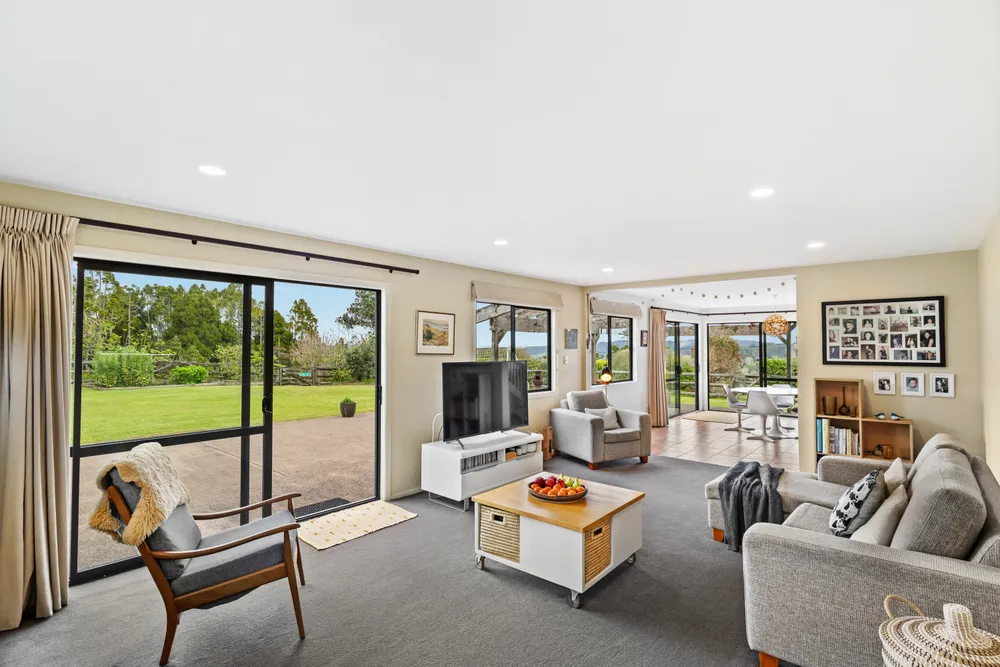 Photos of 290 Stoney Creek Road