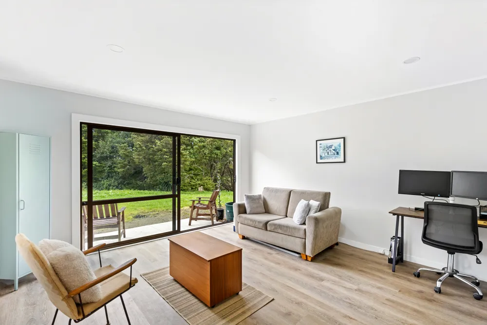 Photos of 290 Stoney Creek Road