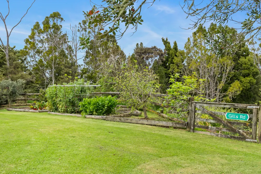 Photos of 290 Stoney Creek Road