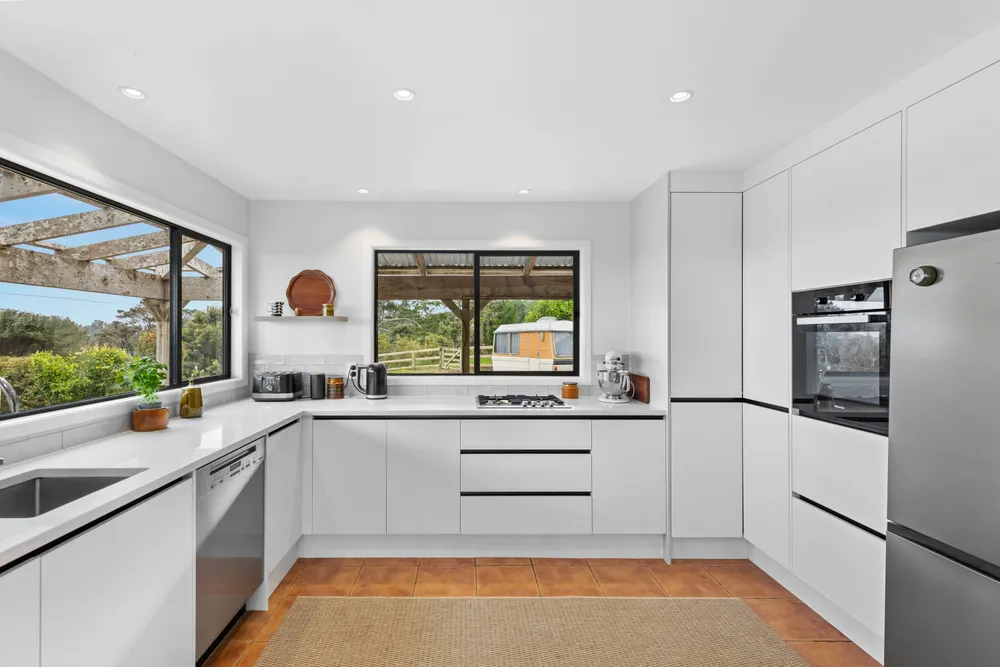 Photos of 290 Stoney Creek Road