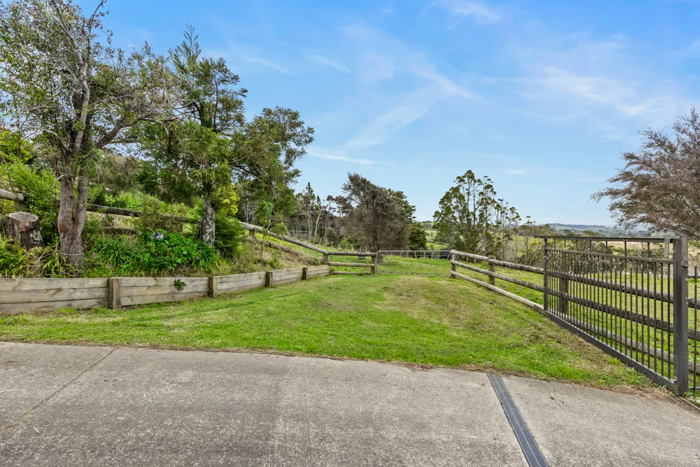 Photos of 290 Stoney Creek Road