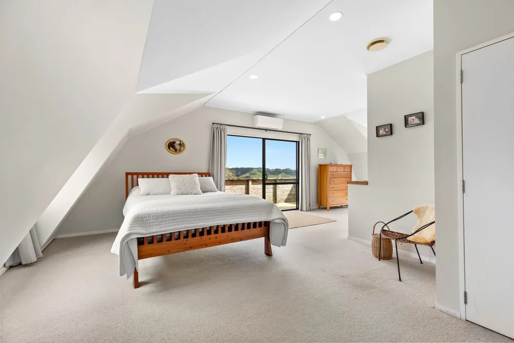 Photos of 290 Stoney Creek Road