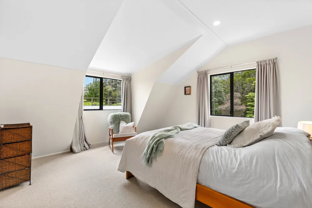 Photos of 290 Stoney Creek Road