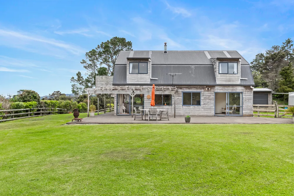 Photos of 290 Stoney Creek Road