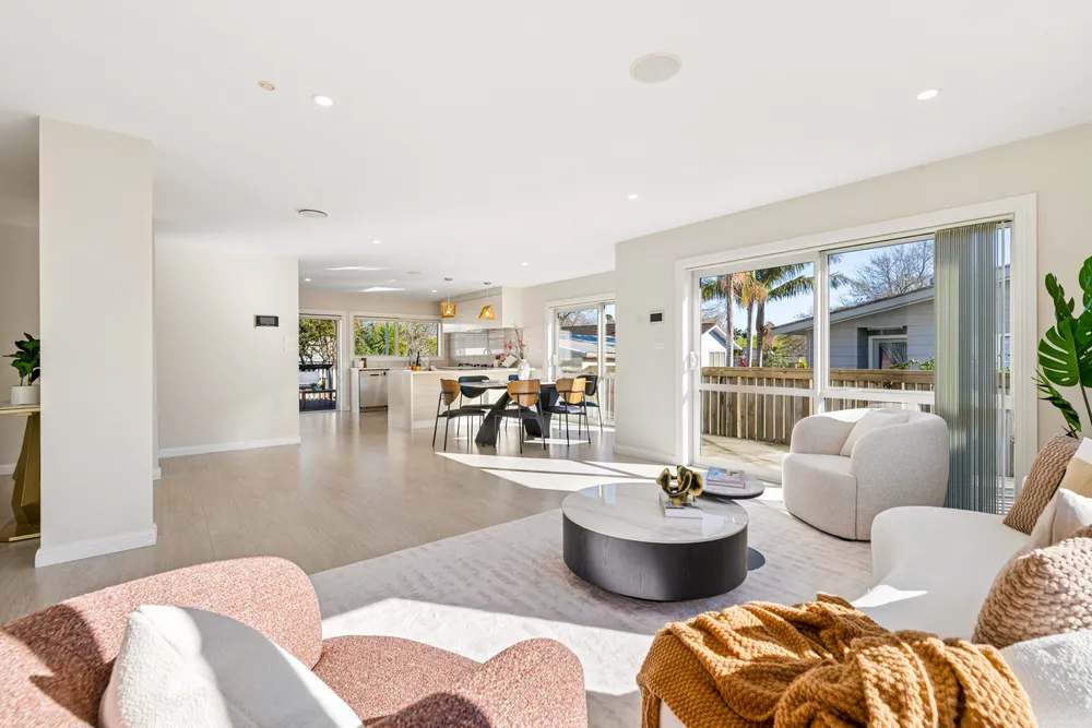 Photos of 329A Bucklands Beach Road