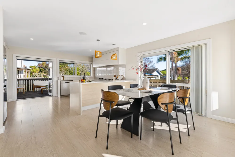 Photos of 329A Bucklands Beach Road