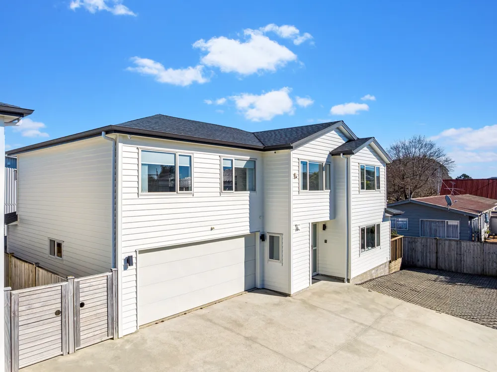Photos of 329A Bucklands Beach Road