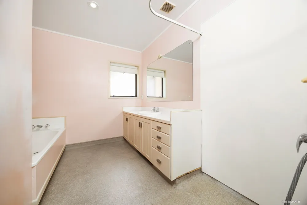Photos of 1/4 Basilton Close