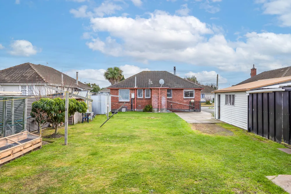 Photos of 25 Avro Crescent