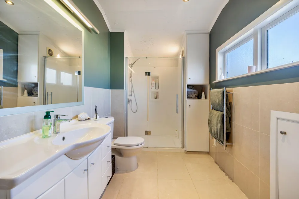 Photos of 95 Alberton Avenue