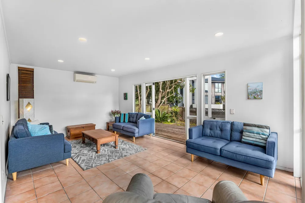 Photos of 54A Comins Crescent