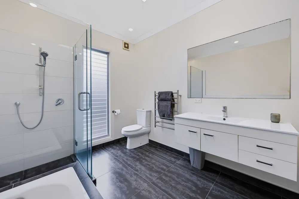 Photos of 49B Ballarat Street