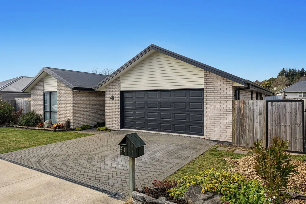 Photos of 34 Tiwhatiwha Crescent