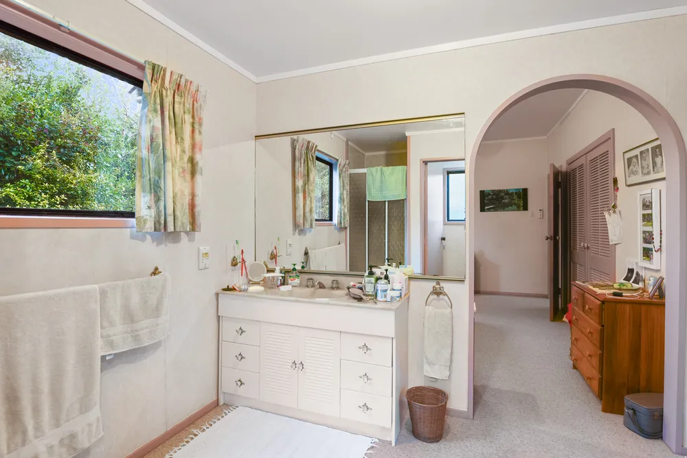 Photos of 442 Te Waerenga Road