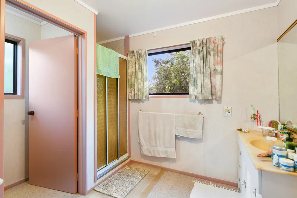 Photos of 442 Te Waerenga Road