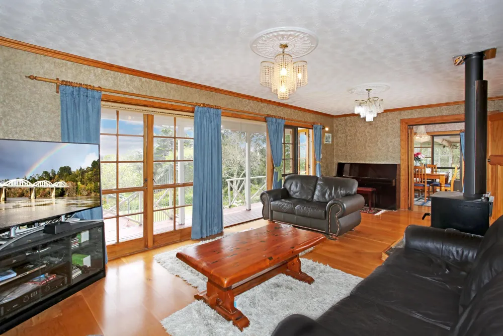 Photos of 471 Redoubt Road