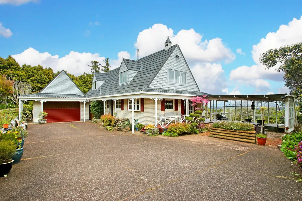 Photos of 471 Redoubt Road
