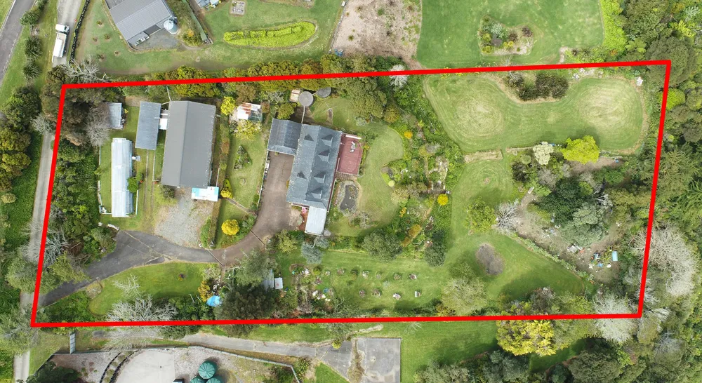 Photos of 471 Redoubt Road