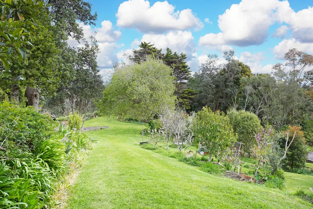 Photos of 471 Redoubt Road