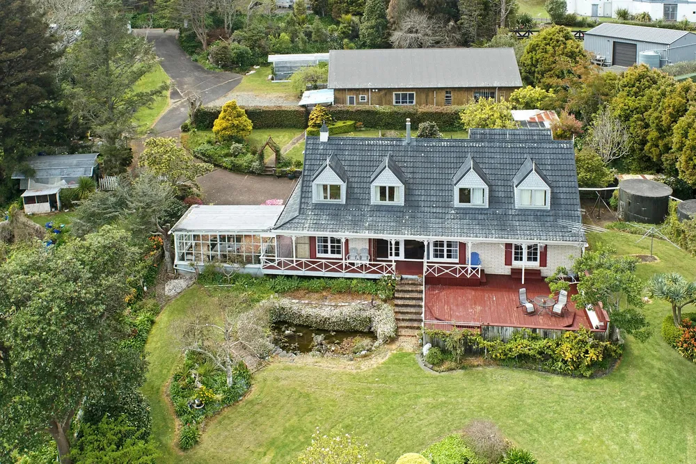 Photos of 471 Redoubt Road