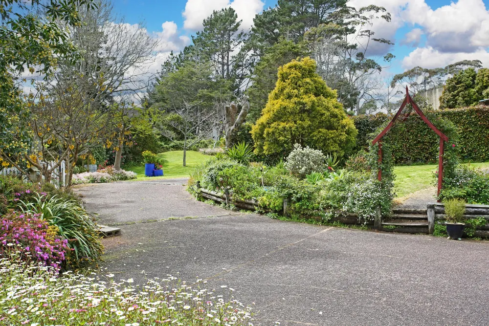 Photos of 471 Redoubt Road