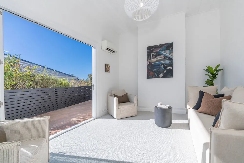 Photos of 23A Kingsland Avenue