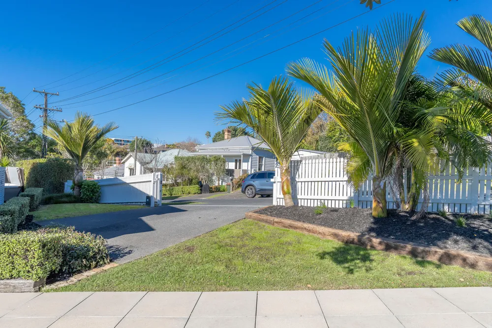 Photos of 23A Kingsland Avenue