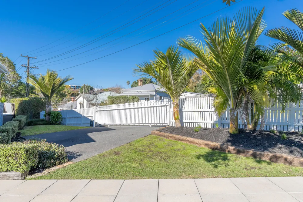 Photos of 23A Kingsland Avenue