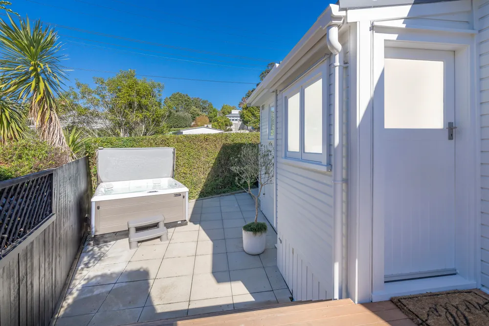 Photos of 23A Kingsland Avenue