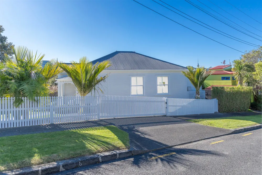 Photos of 23A Kingsland Avenue