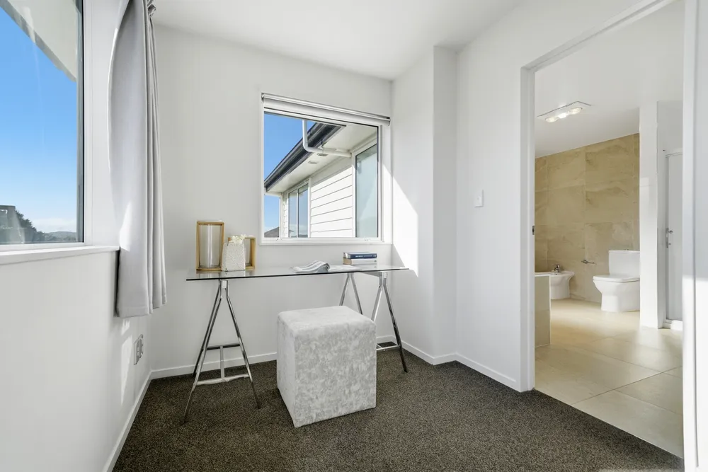 Photos of 12 Pioneer Rise