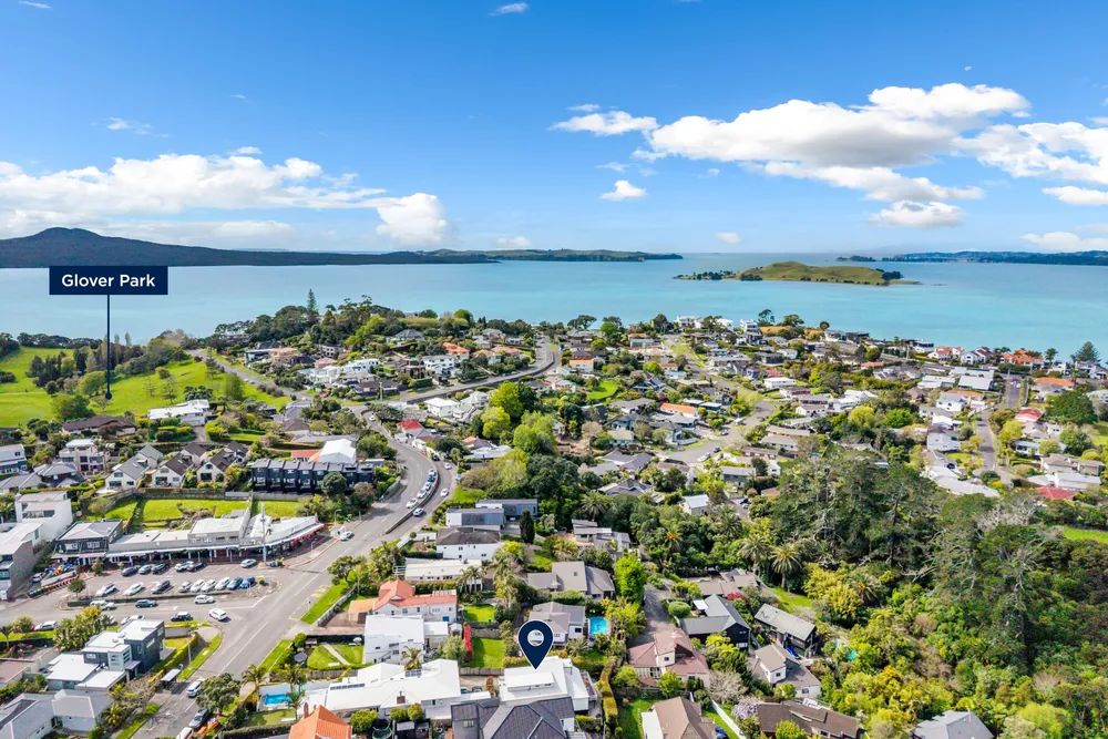 Photos of 496A Riddell Road