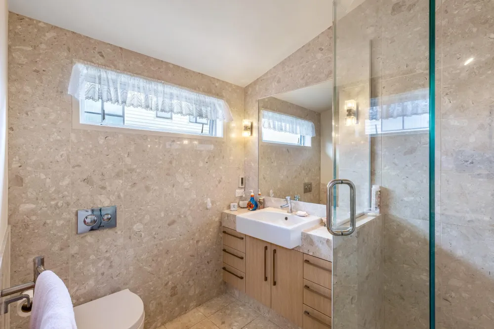 Photos of 496A Riddell Road