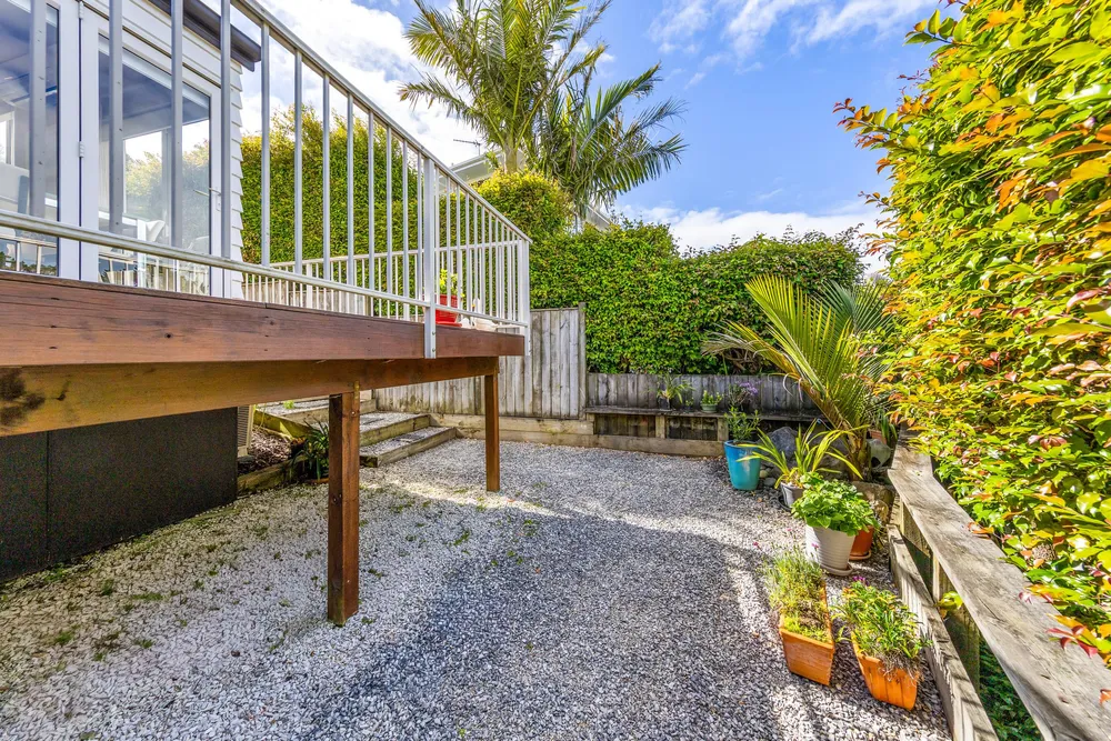 Photos of 496A Riddell Road