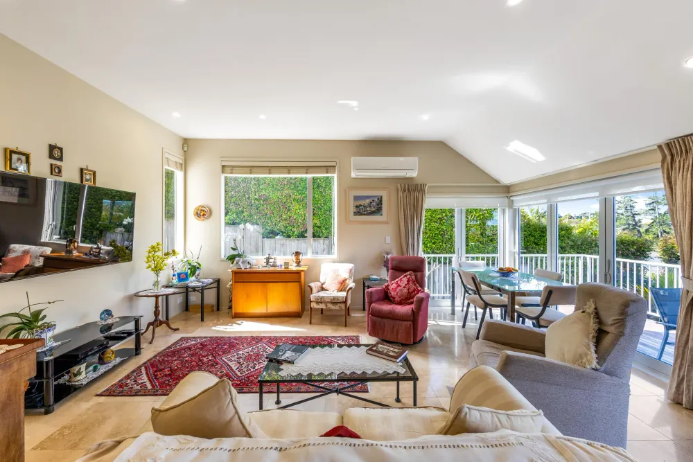 Photos of 496A Riddell Road