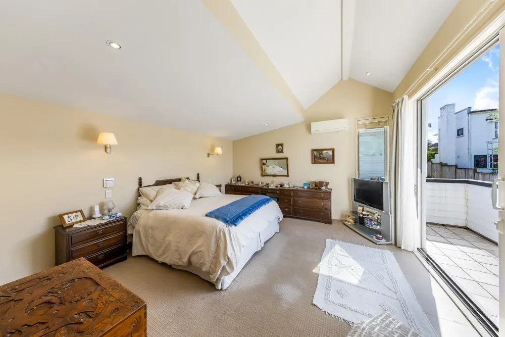 Photos of 496A Riddell Road