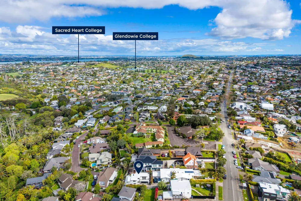 Photos of 496A Riddell Road