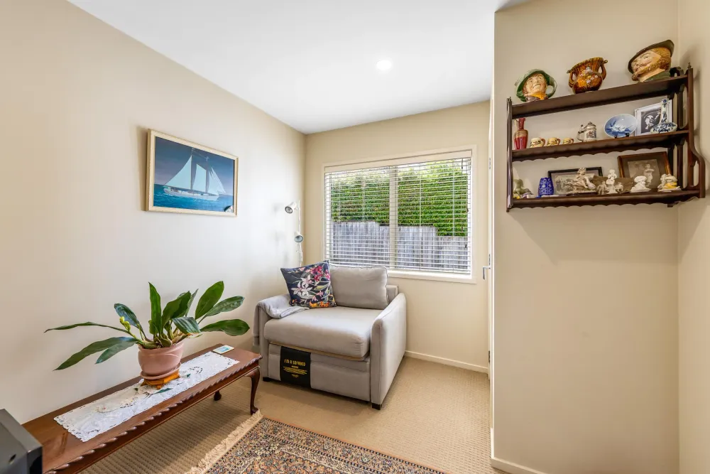 Photos of 496A Riddell Road