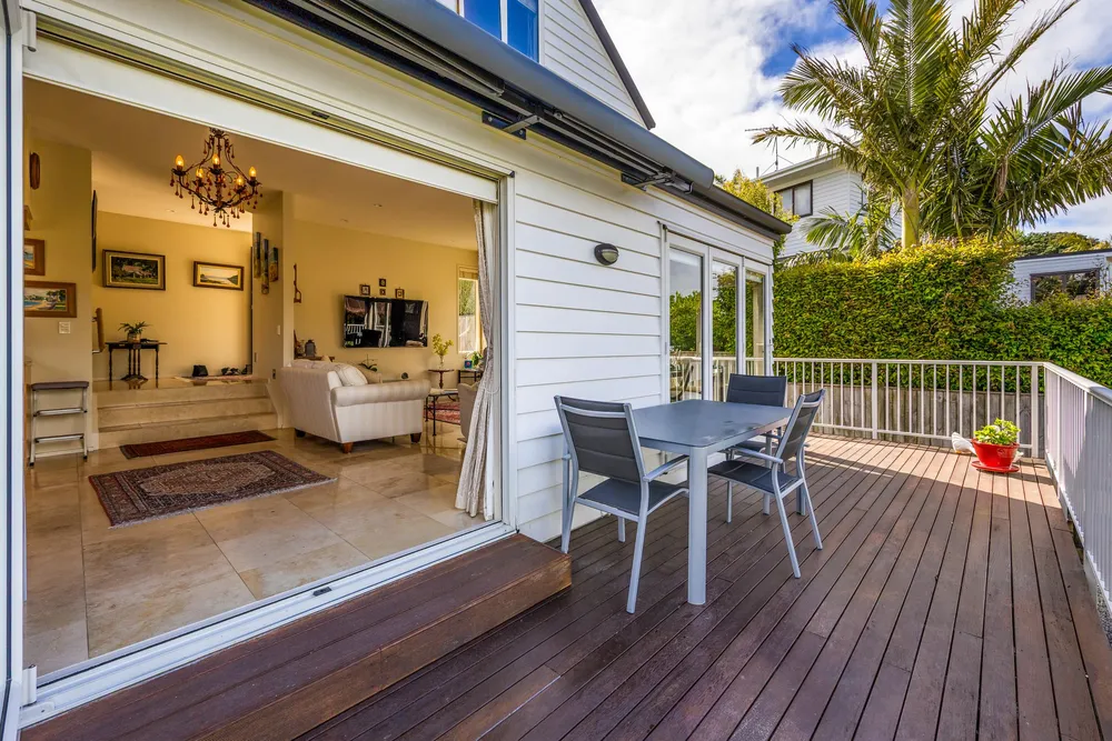 Photos of 496A Riddell Road