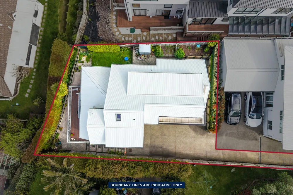 Photos of 496A Riddell Road