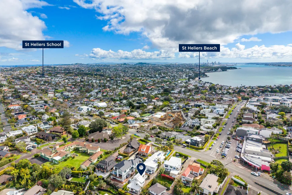 Photos of 496A Riddell Road